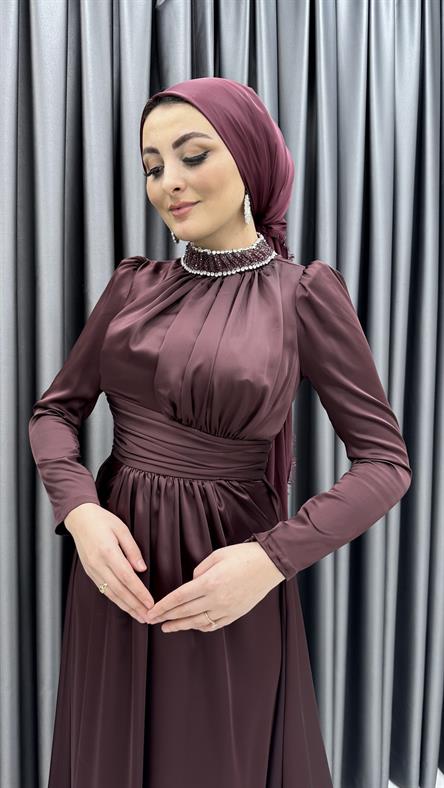 4771 H - RAHMA Taş İşlemeli Yakalık ve Göğüs Drapesi Detaylı Saten Abiye Elbise-Bordo