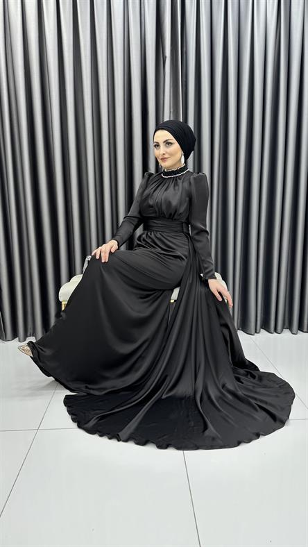 4771 H - RAHMA Taş İşlemeli Yakalık ve Göğüs Drapesi Detaylı Saten Abiye Elbise-Siyah