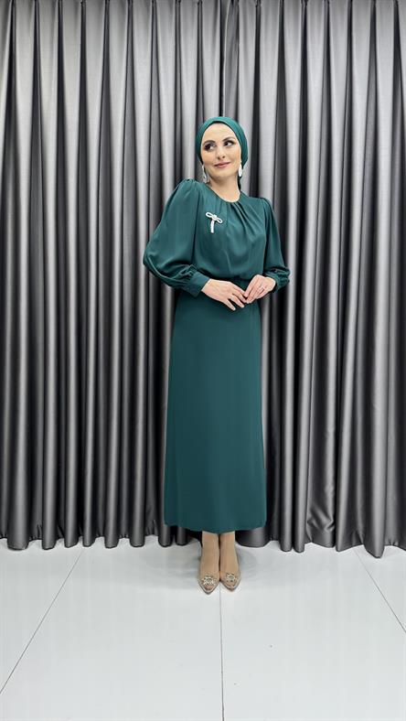 4784 S - Üstü Bol Kesim ve Broş Detaylı Krep Bayan Elbise-Zümrüt