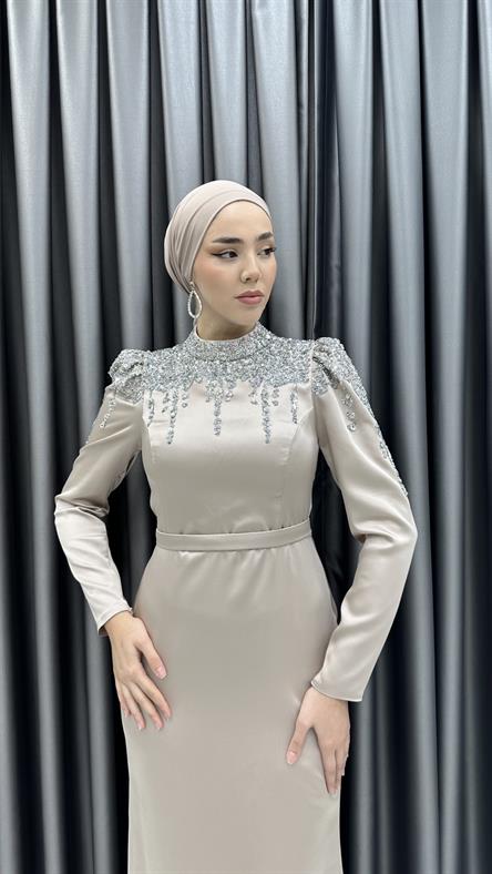 4803 H - AHUSE Taş İşlemeli ve Kemer Detaylı Hafif Balık Kesim Saten Abiye Elbise-Bej