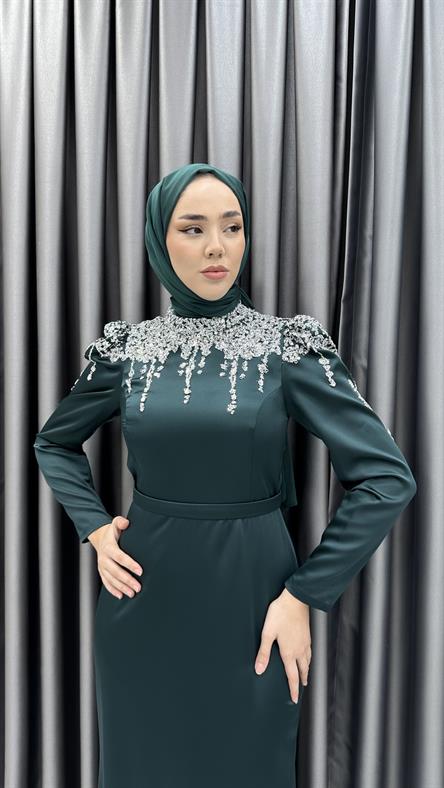4803 H - AHUSE Taş İşlemeli ve Kemer Detaylı Hafif Balık Kesim Saten Abiye Elbise-Zümrüt