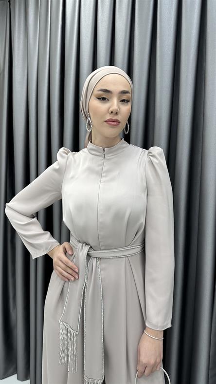 4816 H - MERVE Belden Bağlama ve Pelerin Detaylı Pantolonlu Saten Abiye-Taş