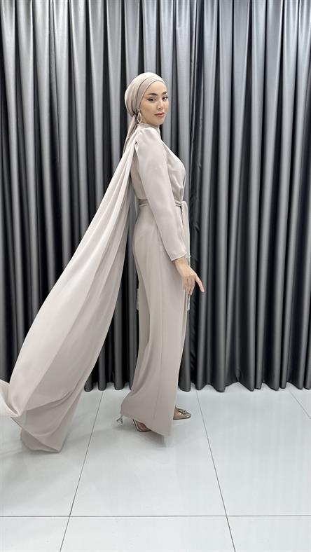 4816 H - MERVE Belden Bağlama ve Pelerin Detaylı Pantolonlu Saten Abiye-Taş