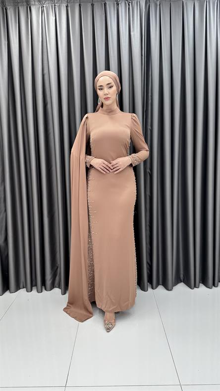 4827 H - HERA Pelerin Kol ve Boncuk İşleme Detaylı Saten Abiye Elbise-Bisküvi