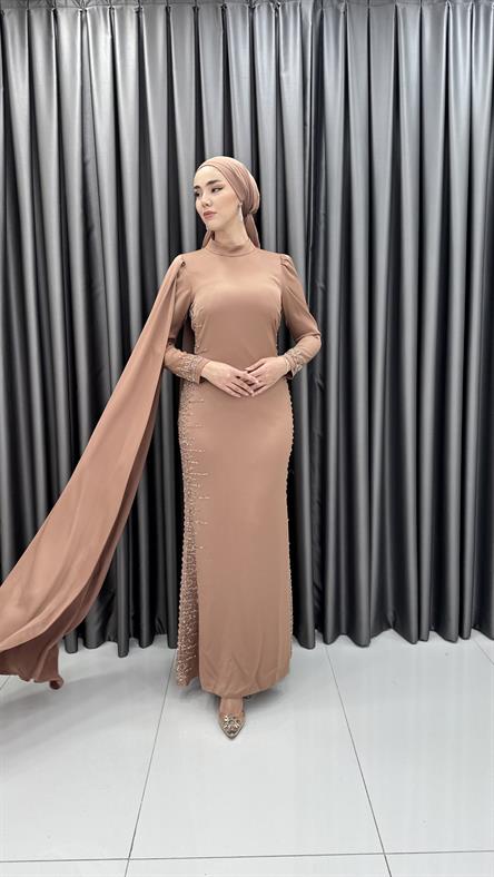 4827 H - HERA Pelerin Kol ve Boncuk İşleme Detaylı Saten Abiye Elbise-Bisküvi