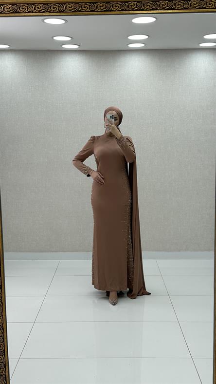 4827 H - HERA Pelerin Kol ve Boncuk İşleme Detaylı Saten Abiye Elbise-Bisküvi