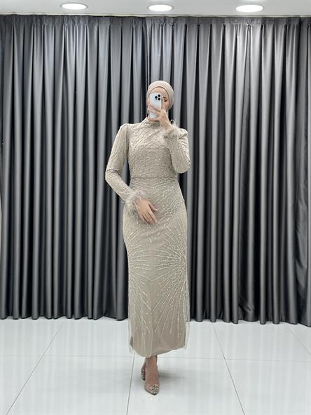 4840 H - KAYRA Bileklerinde Tüy Detaylı Boncuklu Tül Abiye Elbise-Bej