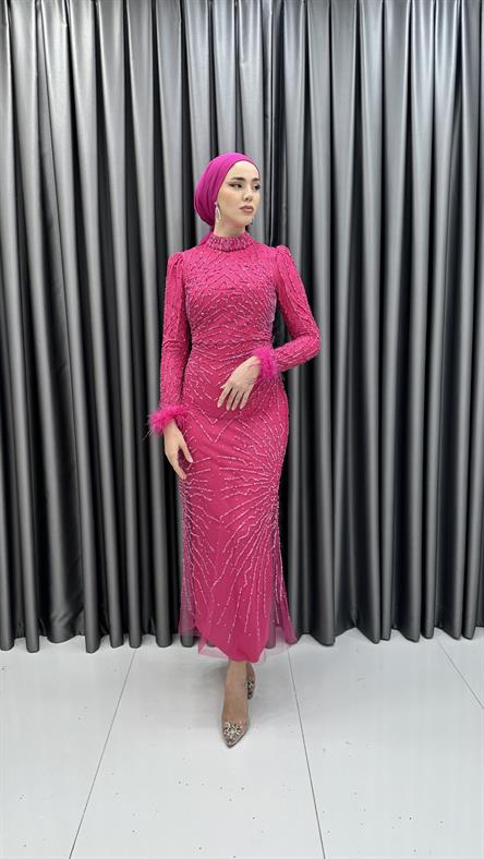 4840 H - KAYRA Bileklerinde Tüy Detaylı Boncuklu Tül Abiye Elbise-Fuşya