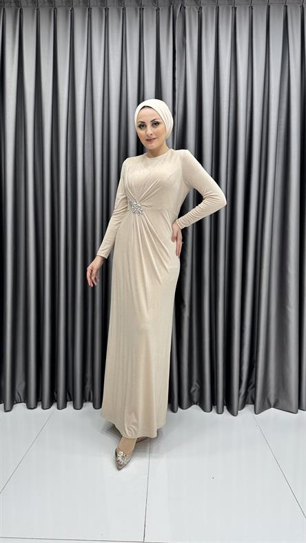 617 F - Belde Broş Detaylı Kendinden Simli Sade Tasarımlı Abiye Elbise-Gold Rengi