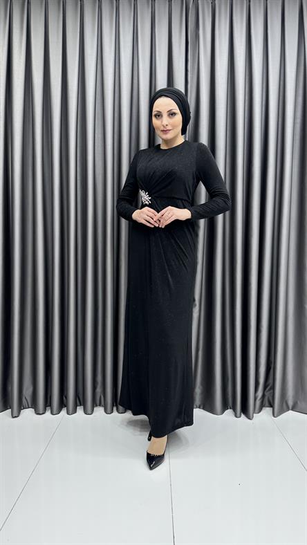 617 F - Belde Broş Detaylı Kendinden Simli Sade Tasarımlı Abiye Elbise-Siyah