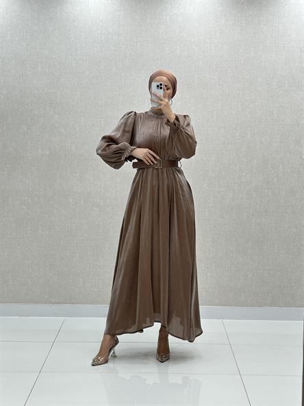 8260 H - Fırfırlı Manşet ve Kemer Detaylı Parlak Bayan Elbise-Kahve Rengi