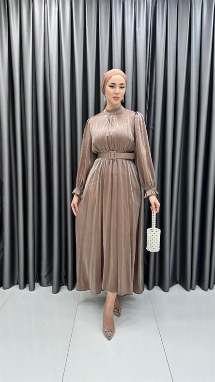 8260 H - Fırfırlı Manşet ve Kemer Detaylı Parlak Bayan Elbise-Kahve Rengi