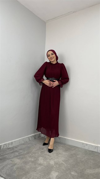 982 R – Piliseli Kemerli Elbise-Bordo