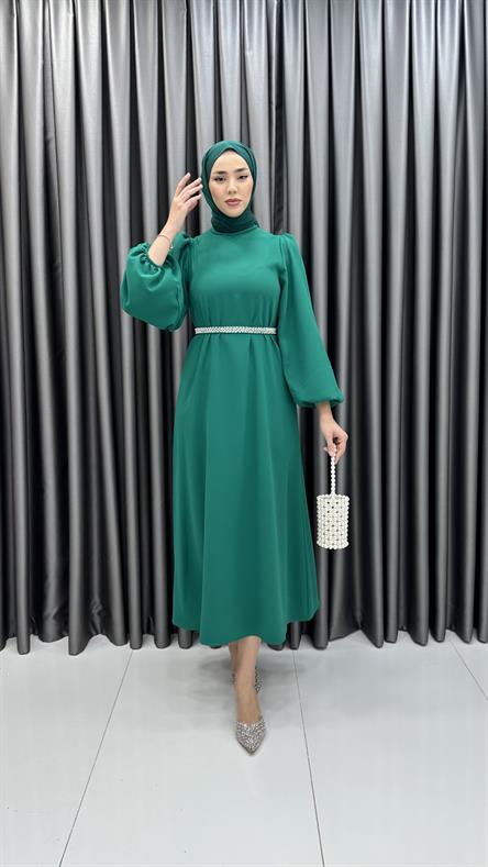 9879 Y - İncili Kemer ve Balon Kol Detaylı Krep Bayan Elbise-Zümrüt