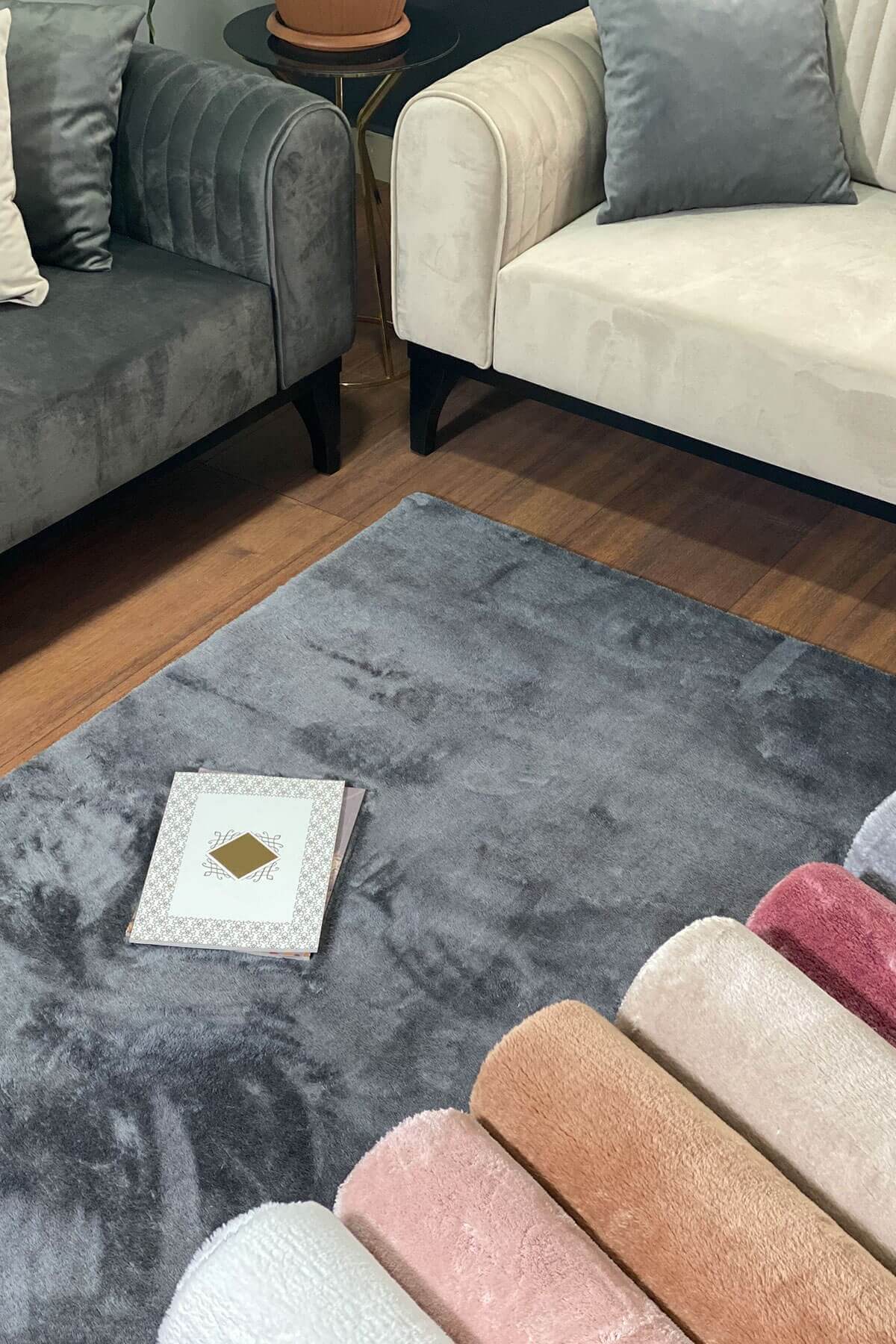 Antrasit Renkli Yumuşak Yüzeyli Kaydırmaz Peluş Halı