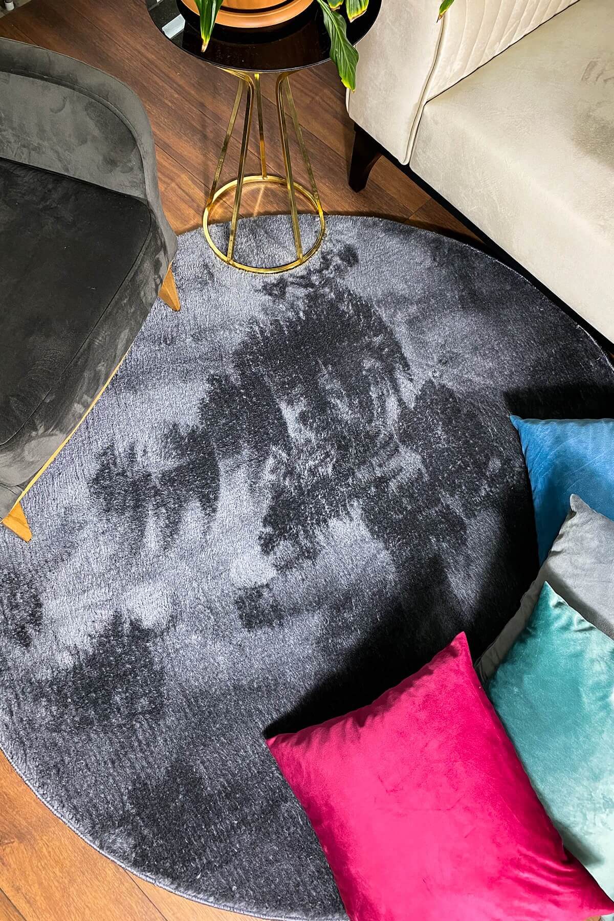 Antrasit Renkli Yumuşak Yüzeyli Kaydırmaz Yuvarlak Peluş Halı