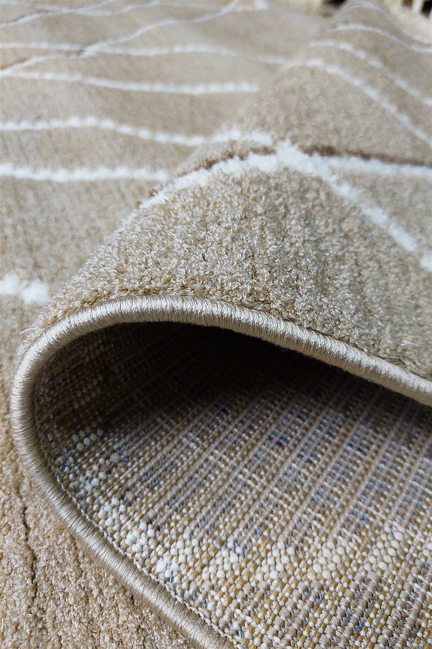 Bej - Beyaz Renkli  Soft Iskandinav Peluş Dokulu Makine Halısı