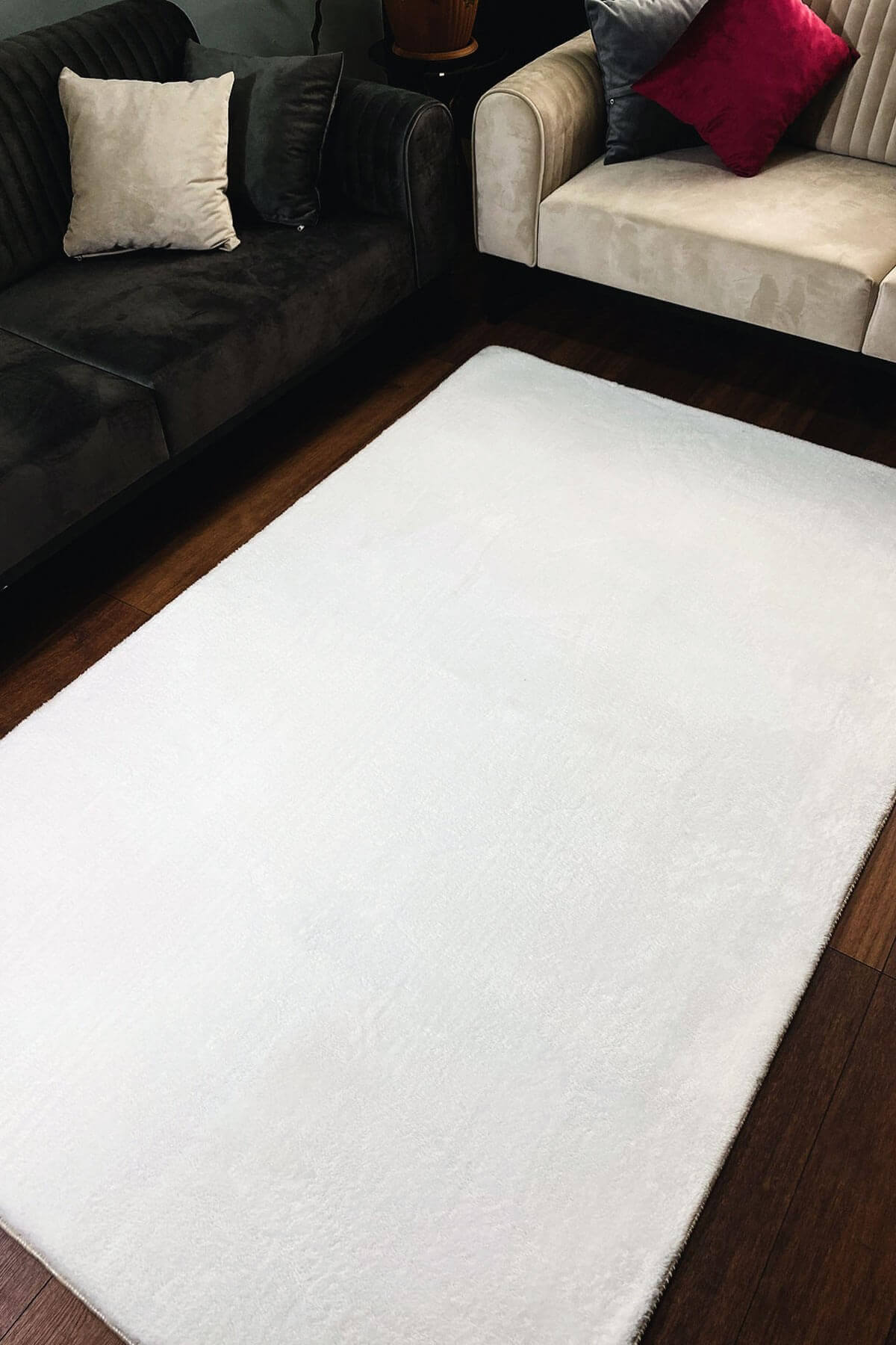 Beyaz Renkli Yumuşak Yüzeyli Kaydırmaz Puffy Peluş Halı detay