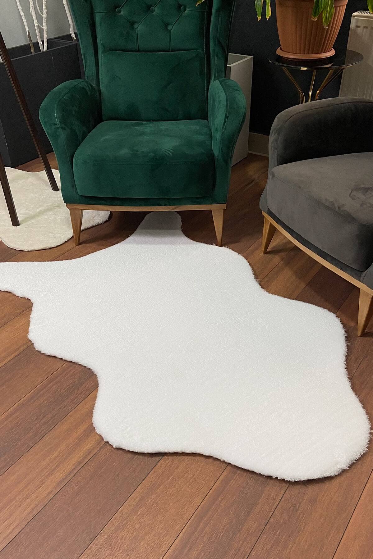 Beyaz Post Peluş Halı