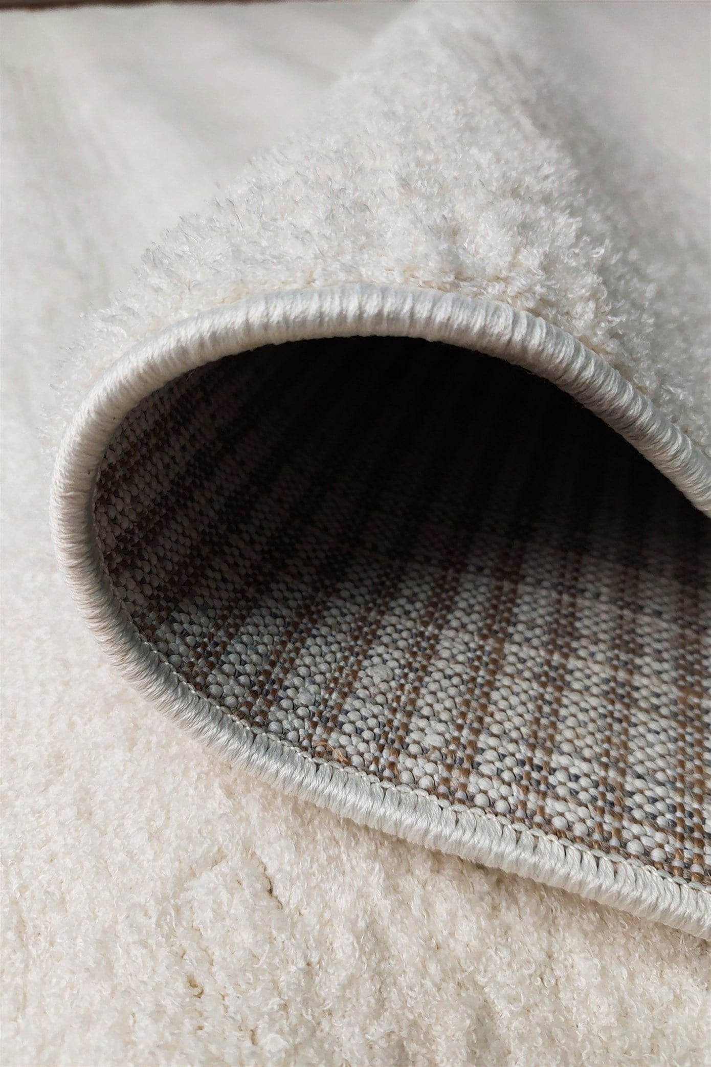Beyaz Renkli  Soft Iskandinav Peluş Dokulu Makine Halısı