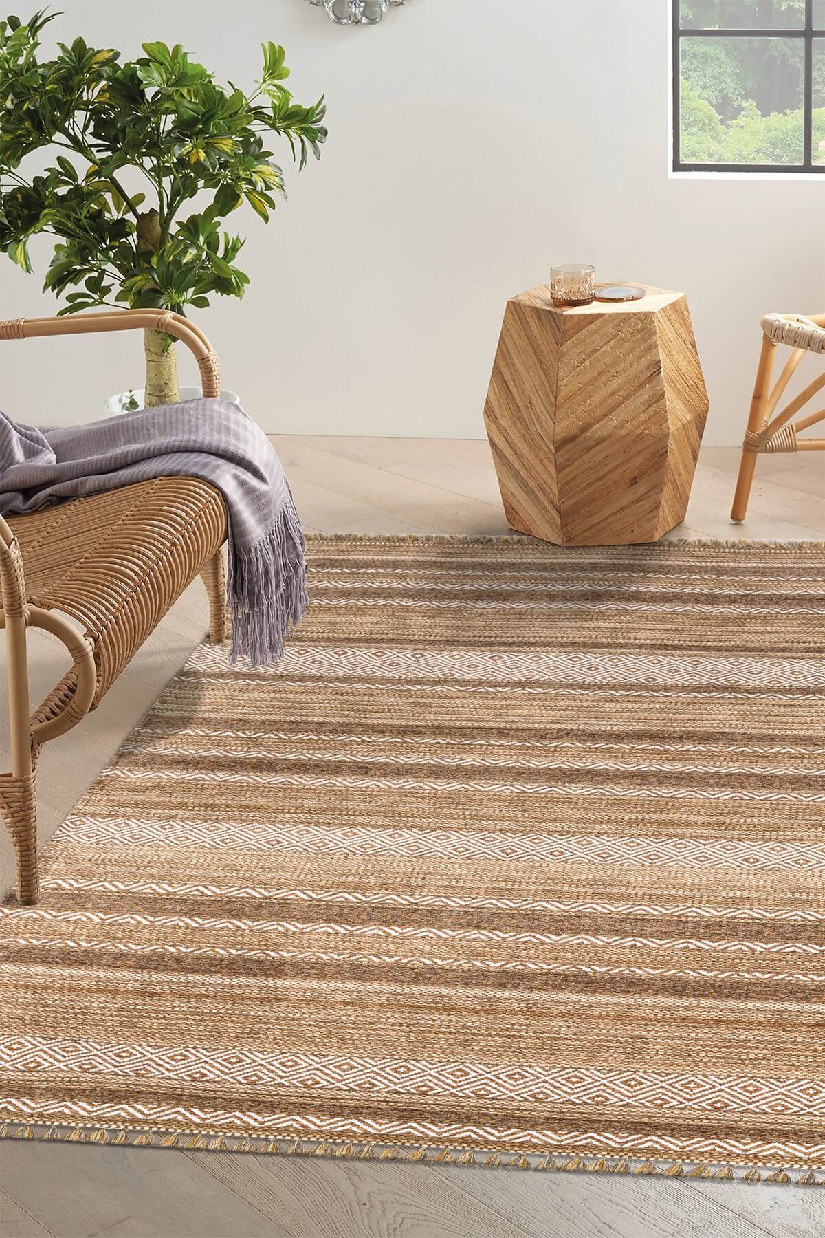 Ekru Renkli Kaymaz Tabanlı Yıkanabilir Makine Dokuma Kilim