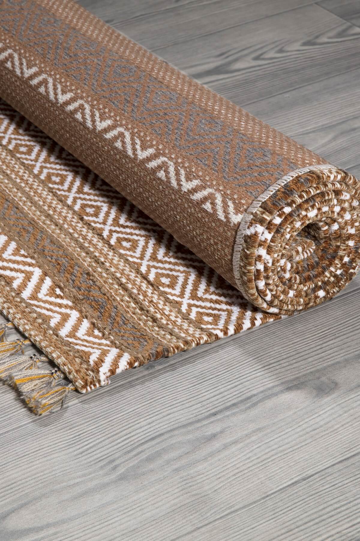 Ekru Renkli Kaymaz Tabanlı Yıkanabilir Makine Dokuma Kilim
