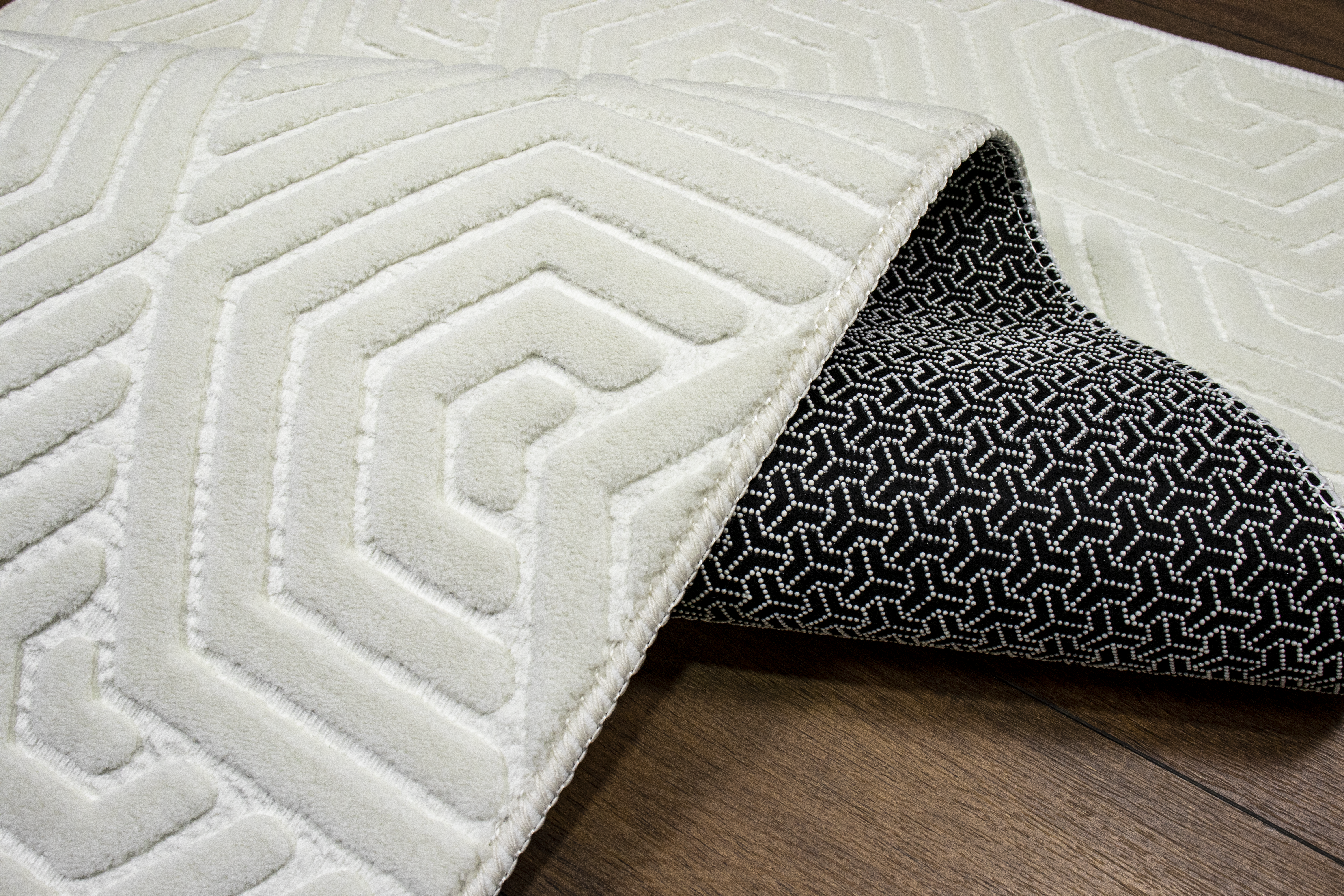 Embos Serisi Krem Kaydırmaz Taban Peluş Halı