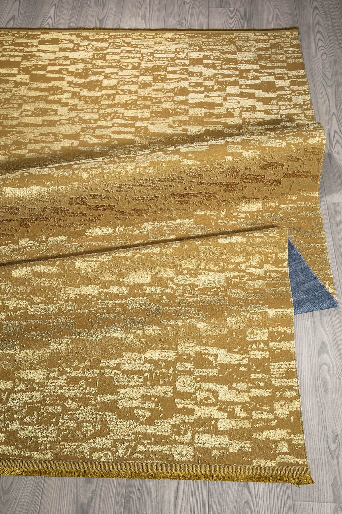 Gold Renkli Parlak Altı Kaymaz Yıkanabilir ince Halı