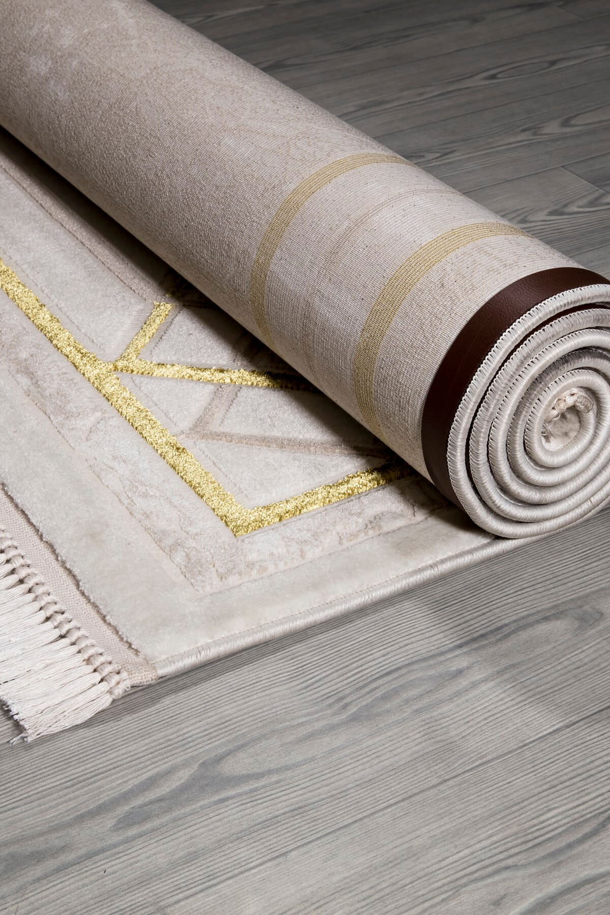 Krem Renkli Gold Çerçeve Detaylı  Dokuma Makine Halısı