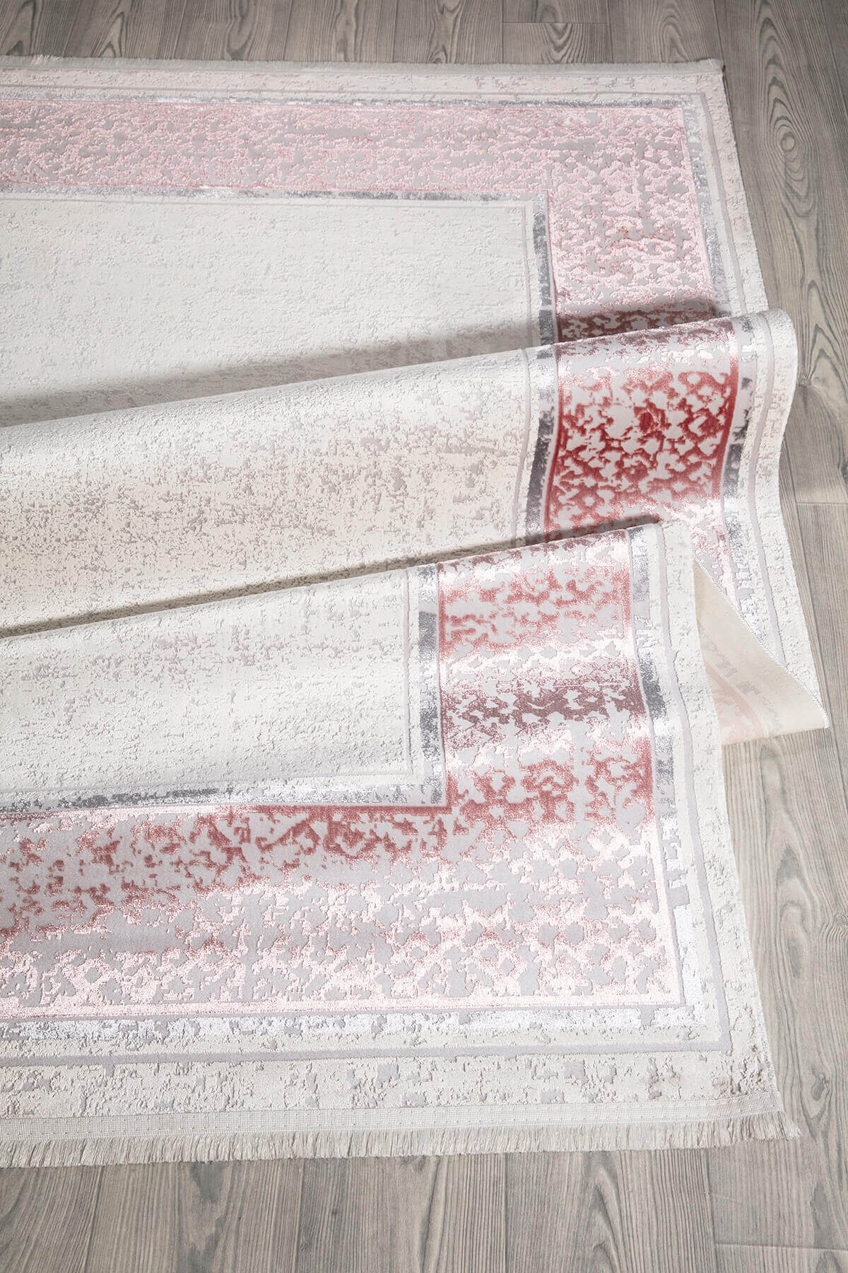 Gül Rengi Bordürlü Parlak Yanar Dönerli Altı Kaymaz Makine Dokuma Halı