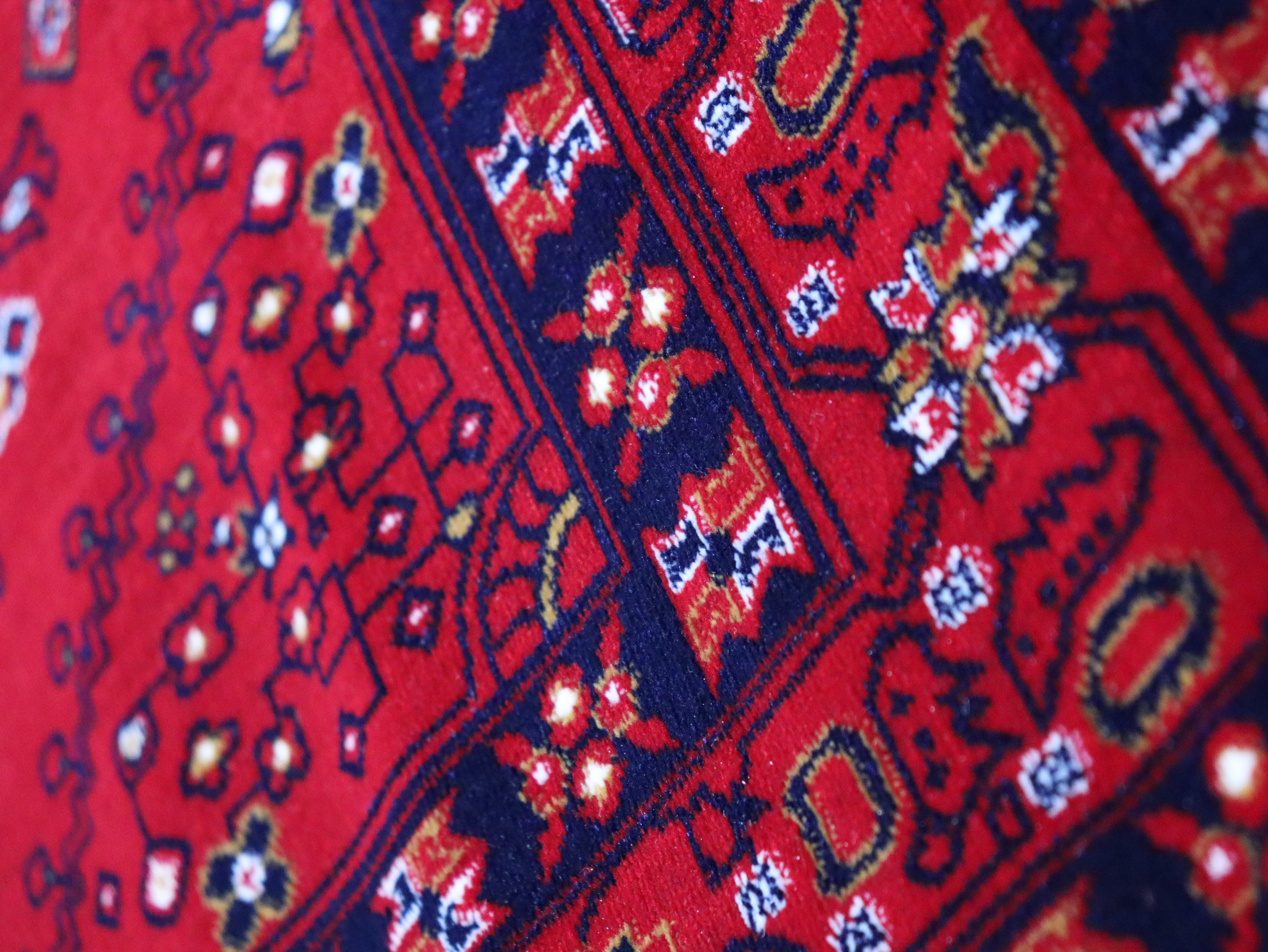 Kırmızı Afgan Tarzı Altı Kaymaz Yıkanabilir Şönil Kilim & Halı