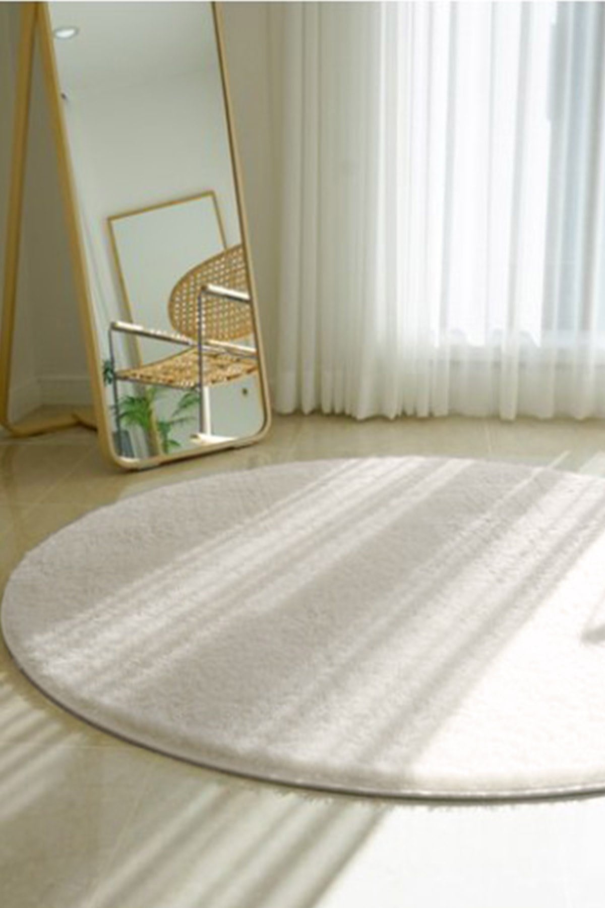 Krem Renkli Yumuşak Yüzeyli Kaydırmaz Yuvarlak Peluş Halı
