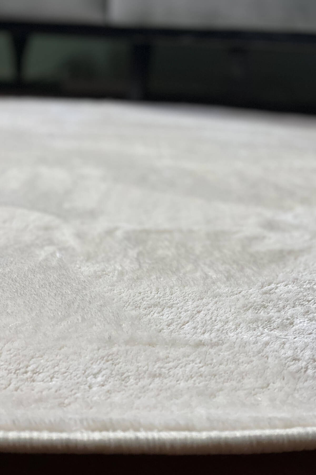 Krem Renkli Yumuşak Yüzeyli Kaydırmaz Yuvarlak Peluş Halı