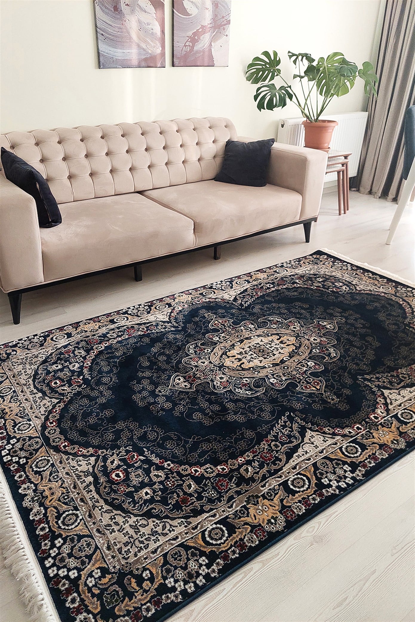 Lacivert Renkli Göbek Detaylı Makine Dokuma Salon Halısı  