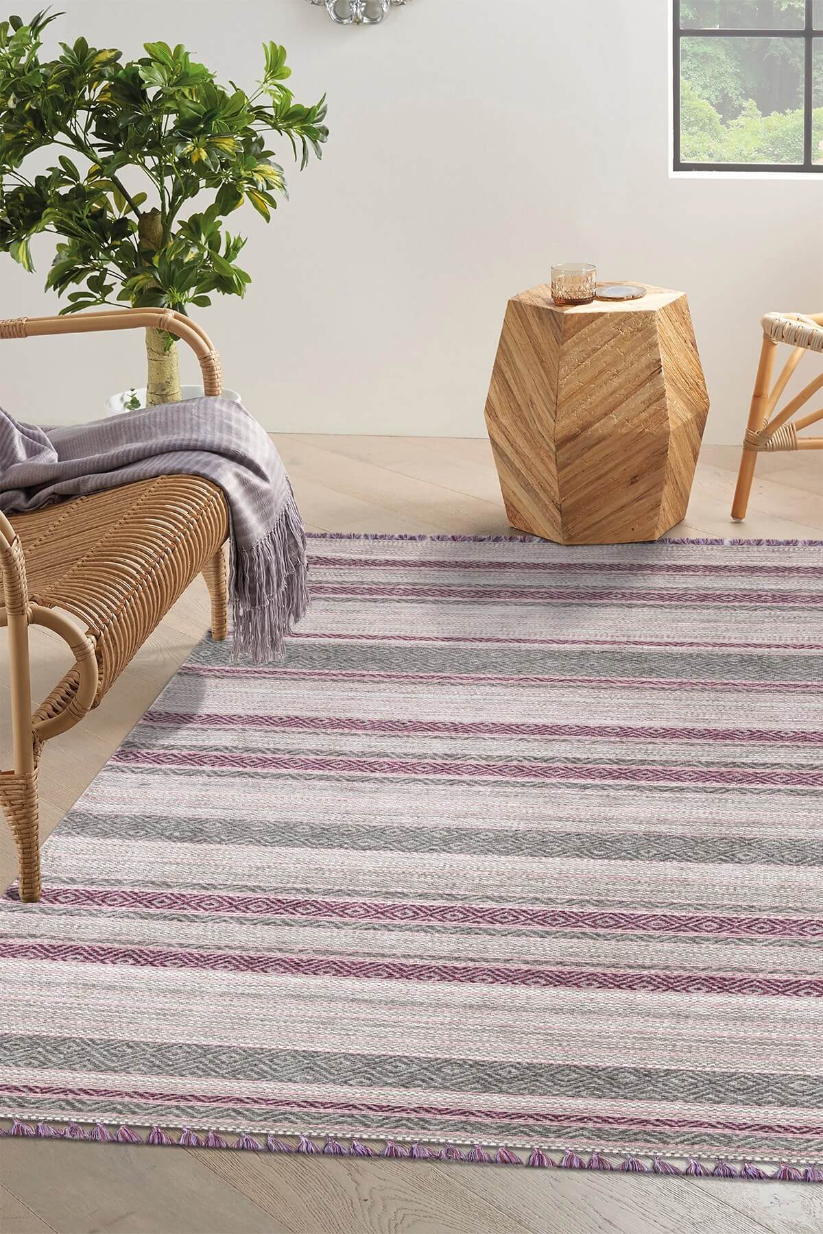 Lila Renkli Kaymaz Tabanlı Yıkanabilir Makine Dokuma Kilim