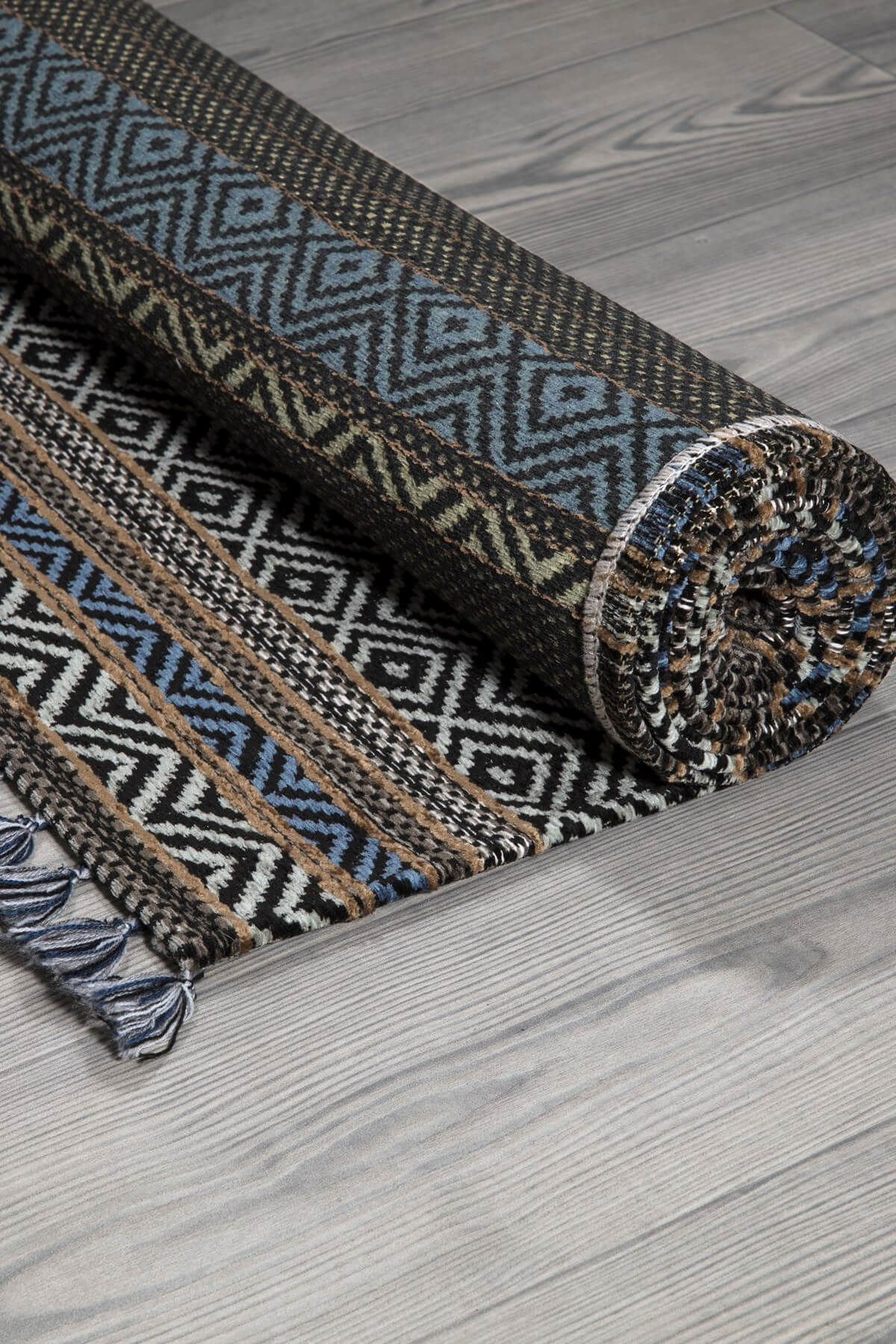 Mavi Renkli Kaymaz Tabanlı Yıkanabilir Makine Dokuma Kilim