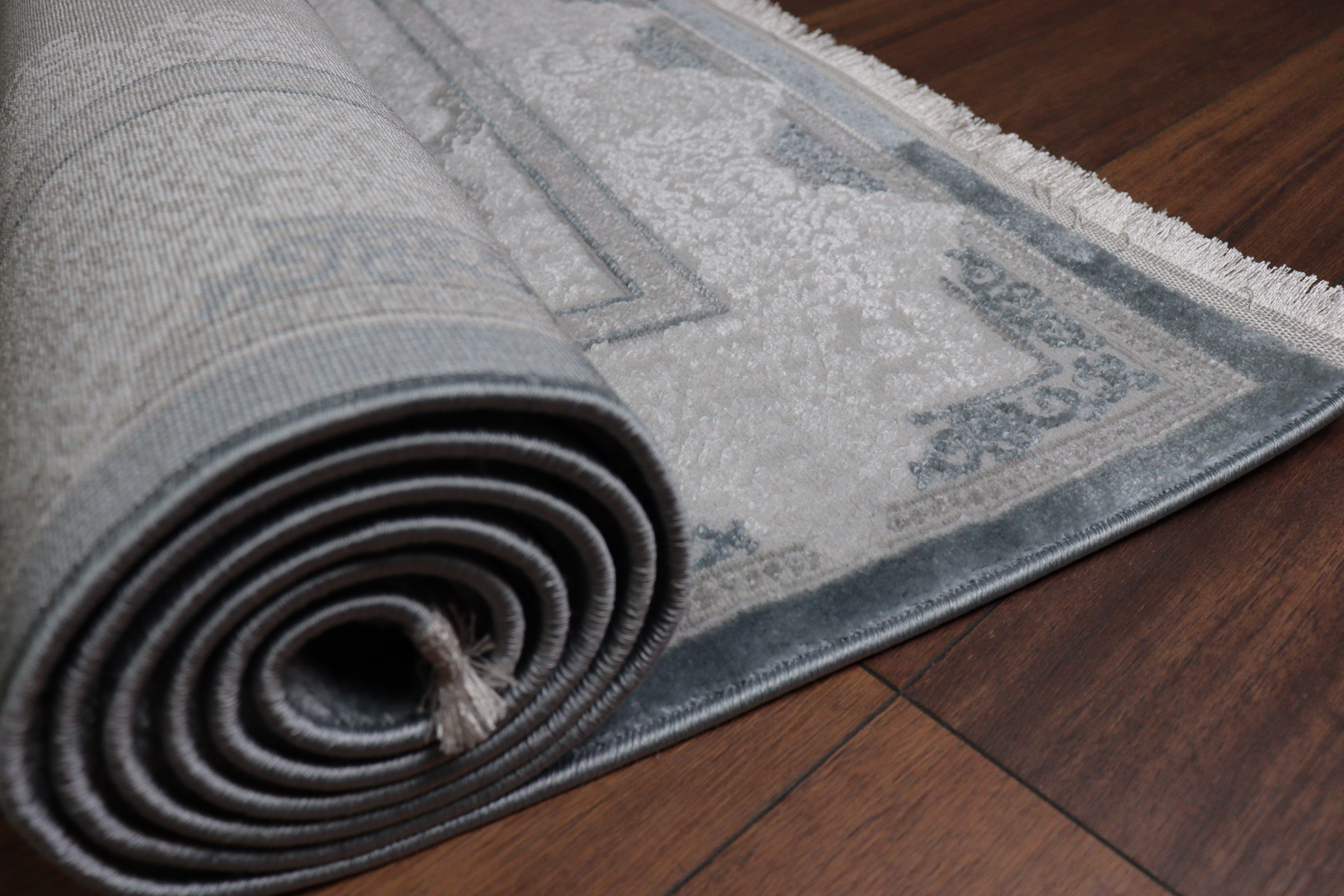 PARLA Serisi Klasik Göbekli Çerçeve Desenli Gri Mavi Halı | LZ193A