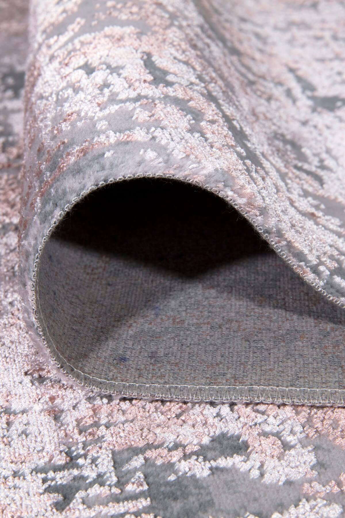 Pembe Renkli Parlak Altı Kaymaz İnce Makinede Yıkanabilir Halı