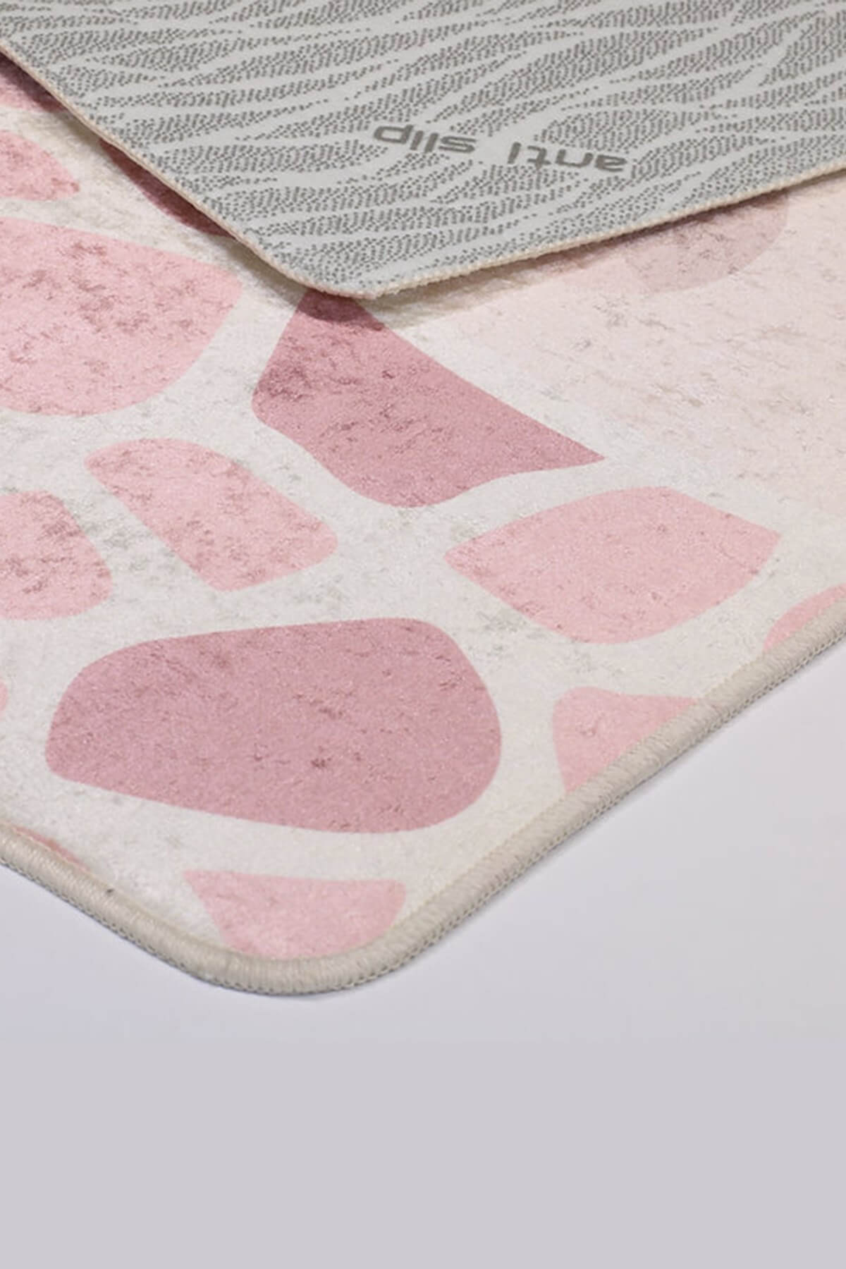 Pembe Zürafa Desenli Çocuk Odası Halısı-4000