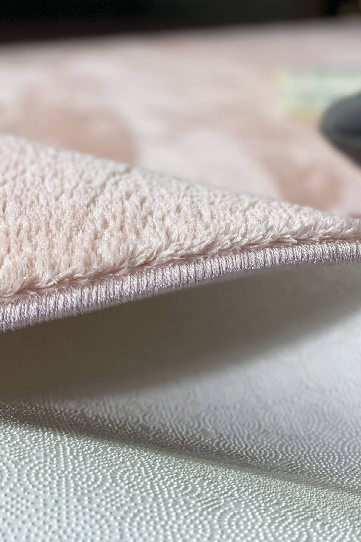 Pudra Renkli Yumuşak Yüzeyli Kaydırmaz Puffy Peluş Halı