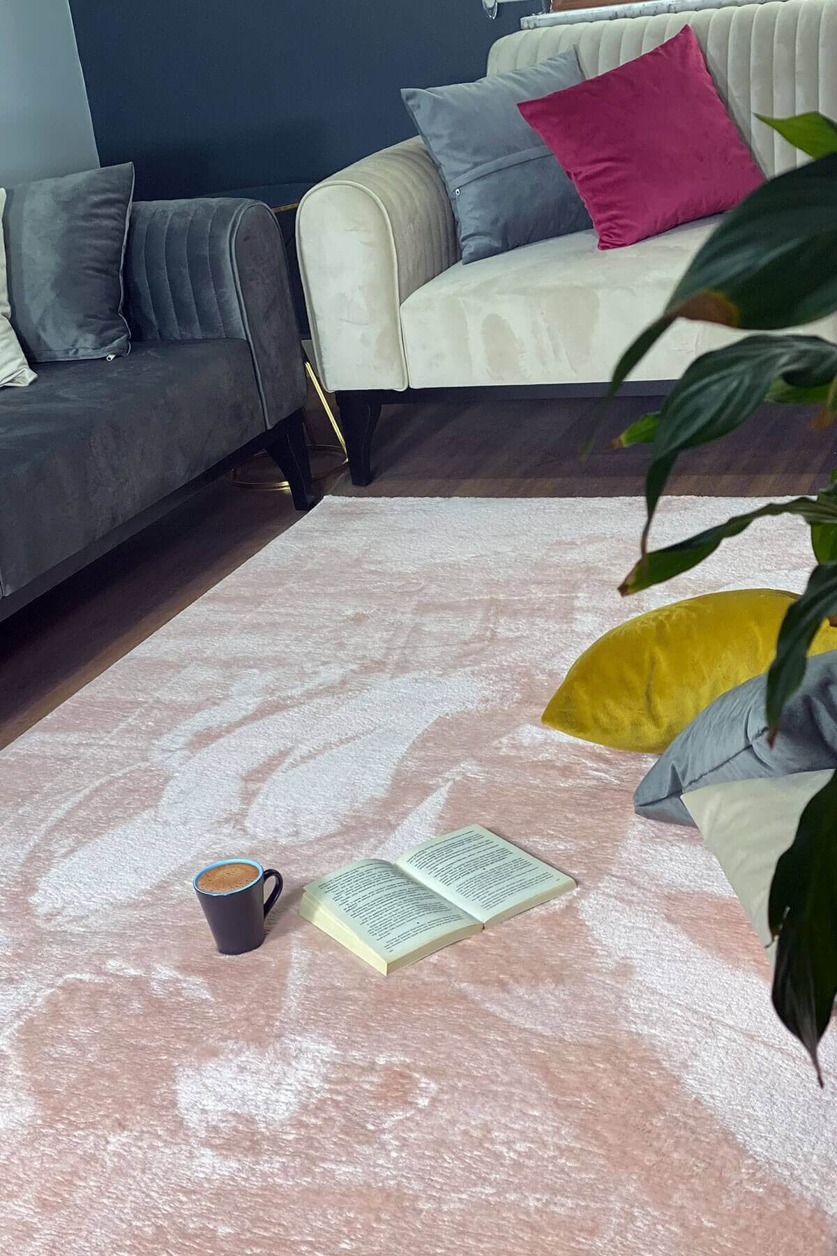 Pudra Renkli Yumuşak Yüzeyli Kaydırmaz Puffy Peluş Halı