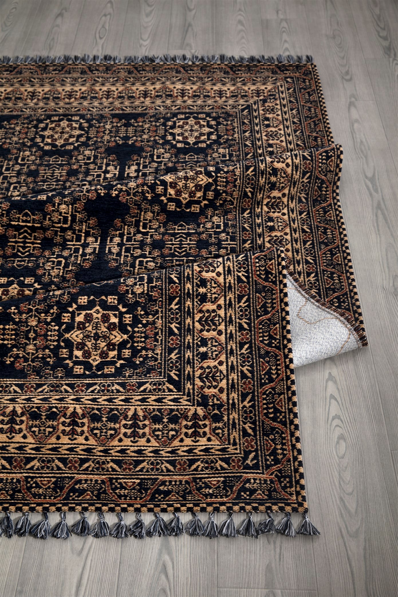 Siyah Renkli Afgan Tarzı Altı Kaymaz Yıkanabilir Şönil Kilim
