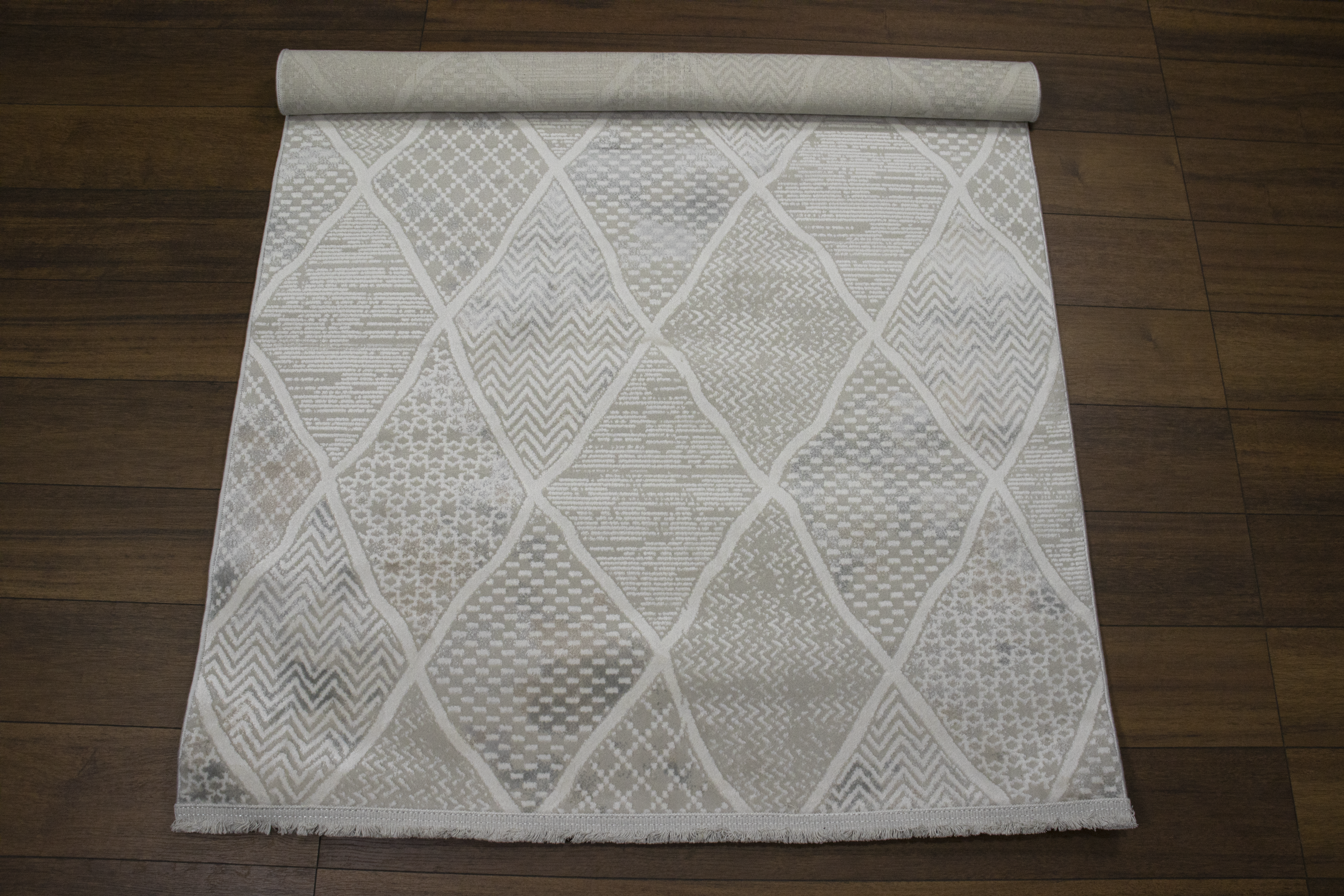 Sultan Erva Beyaz - Bej Modern Akrilik Makine Dokuma Salon Halısı - 4206