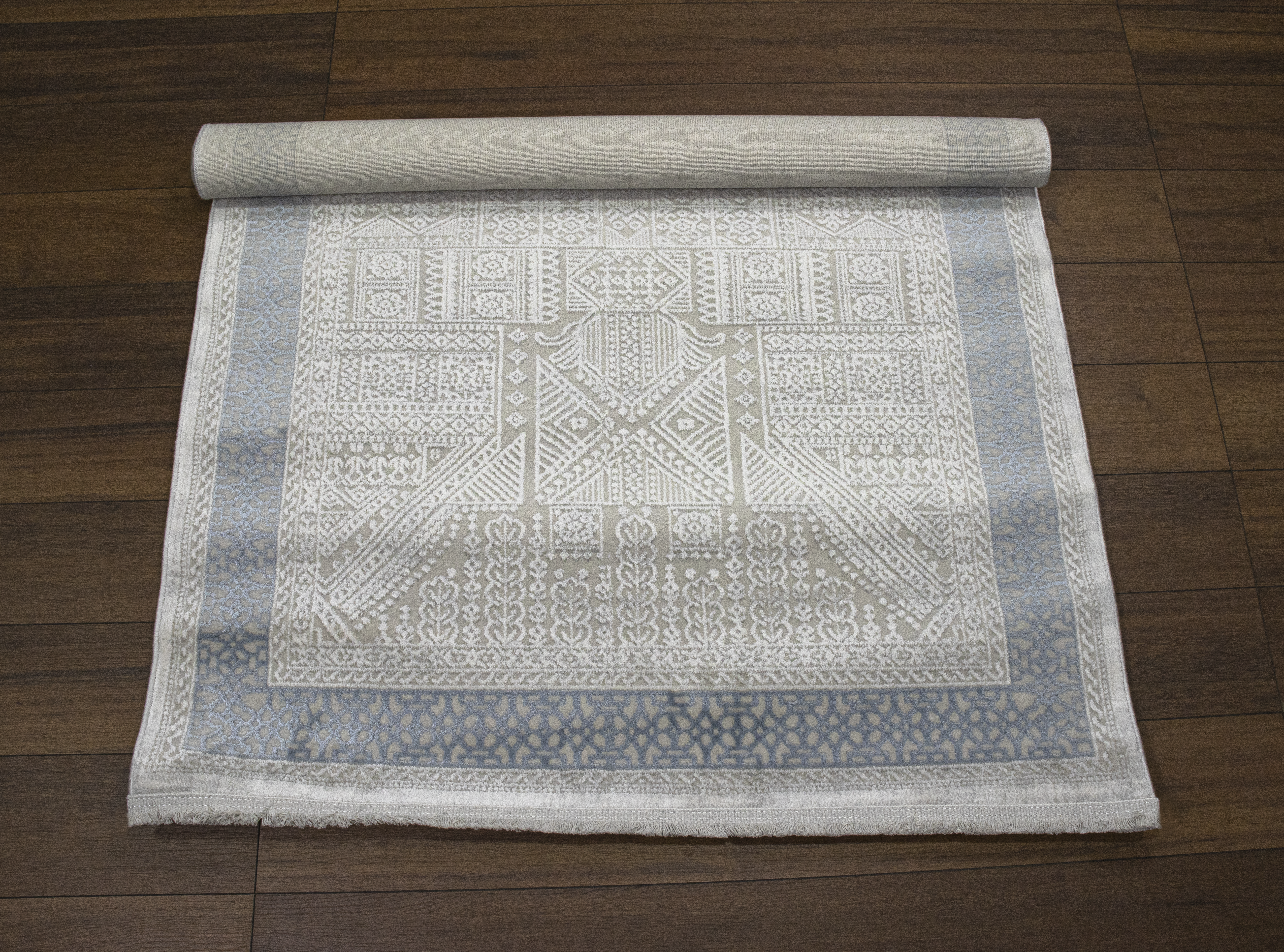 Sultan Erva Beyaz - Mavi Modern Akrilik Makine Dokuma Salon Halısı - 4202