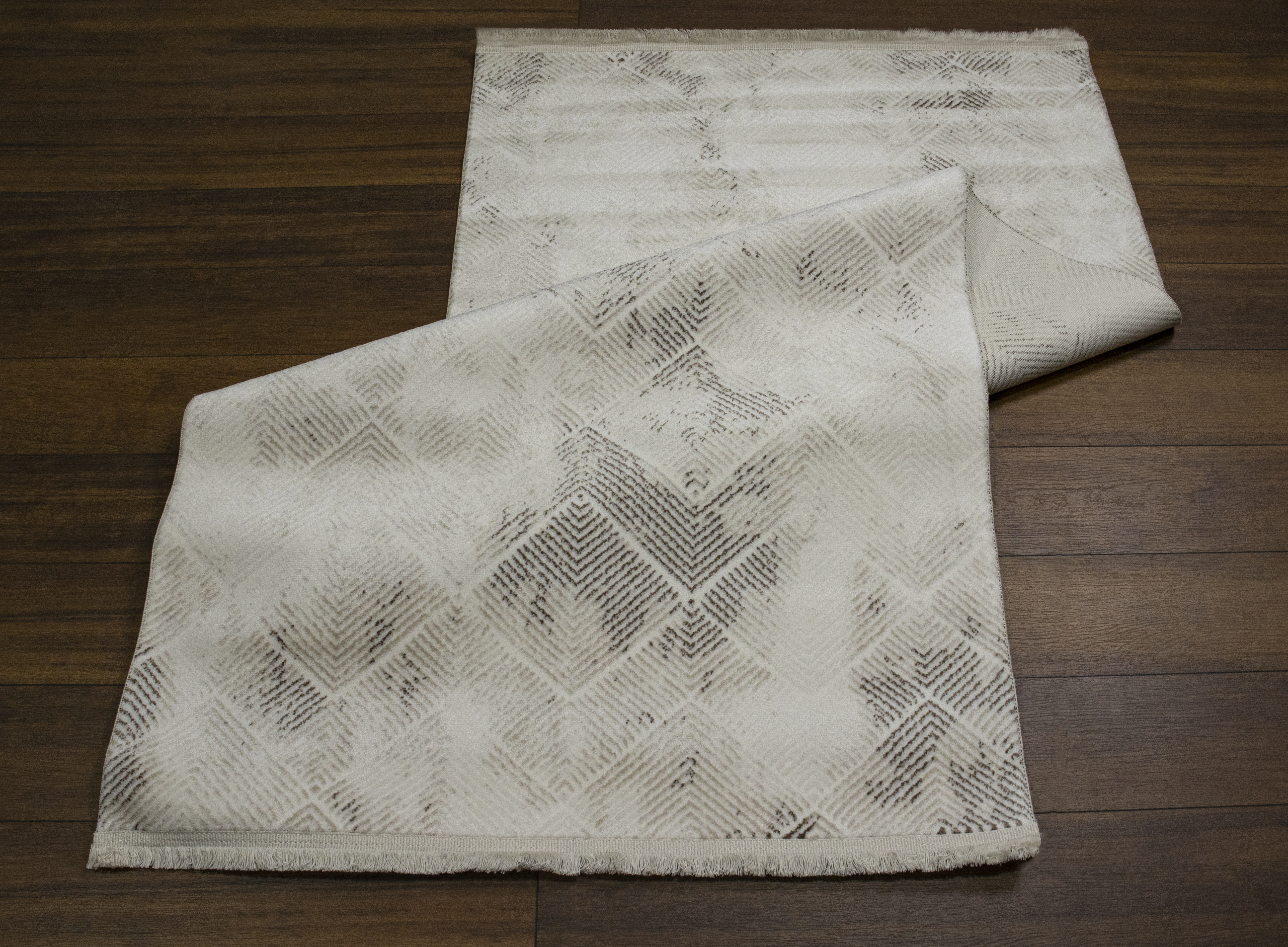 Sultan Serra Piramit Desen Krem Modern Akrilik Makine Dokuma Salon Halısı - 11309