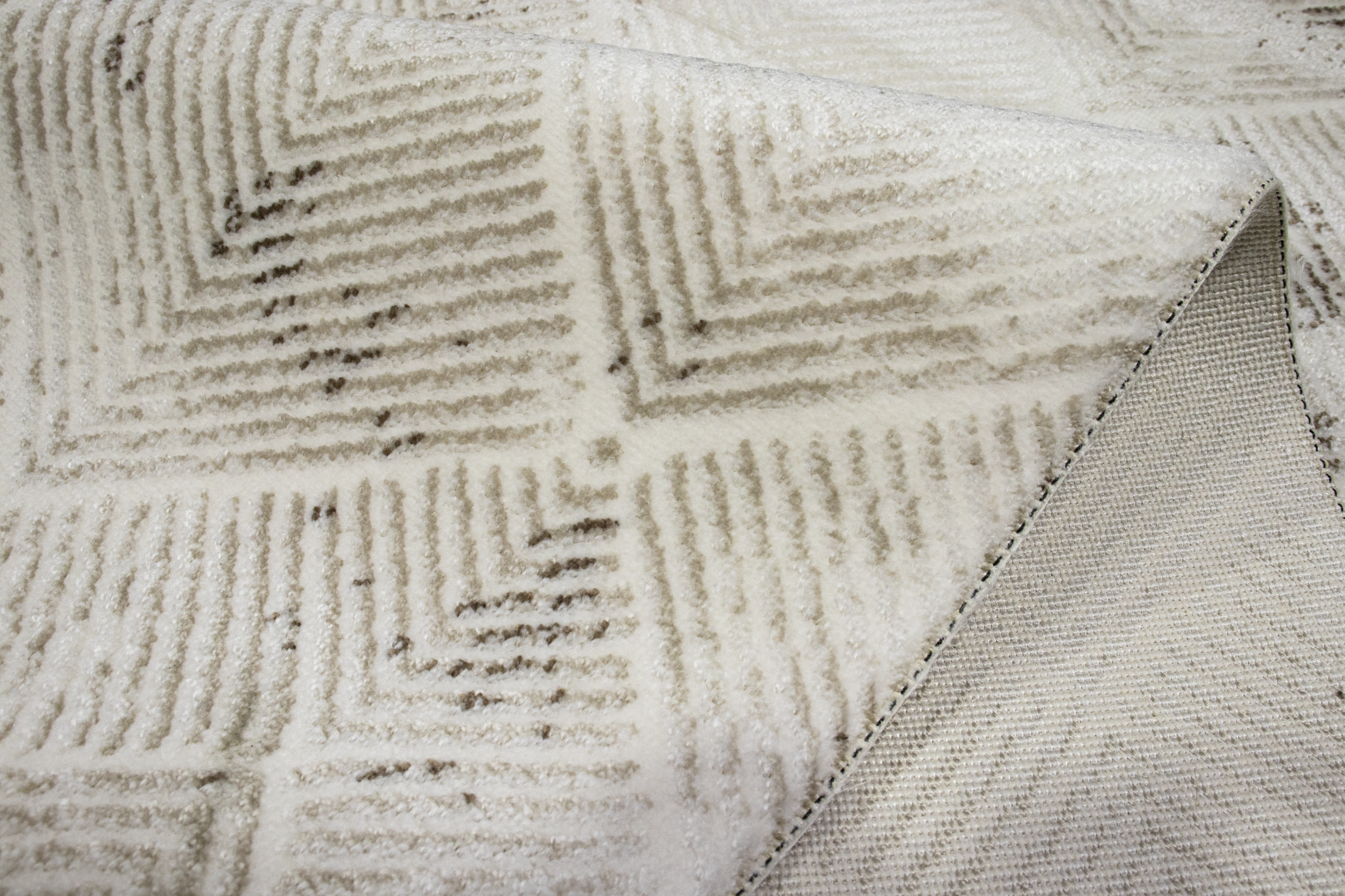 Sultan Serra Piramit Desen Krem Modern Akrilik Makine Dokuma Salon Halısı - 11309