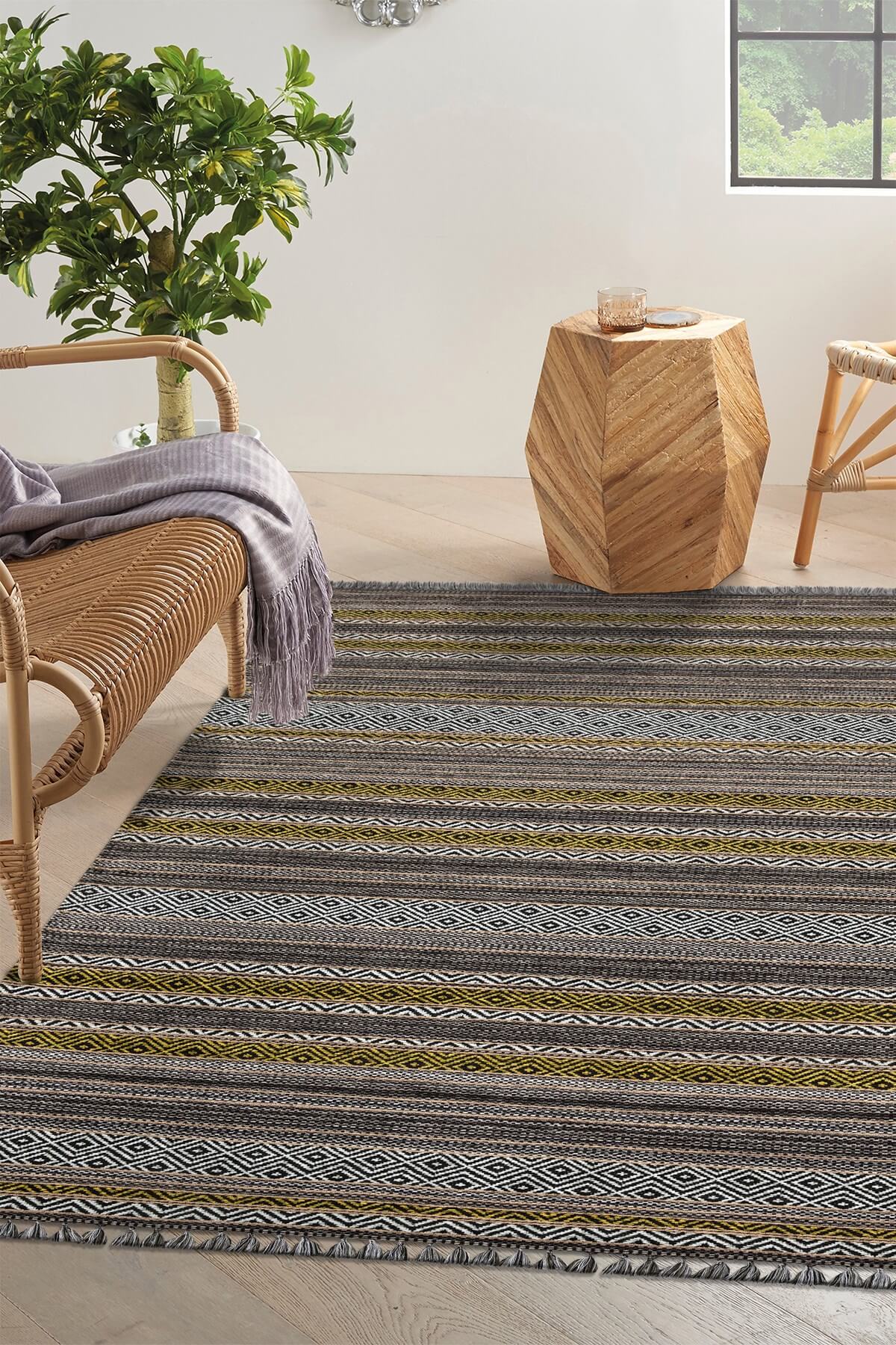 Yeşil Renkli Kaymaz Tabanlı Yıkanabilir Makine Dokuma Kilim