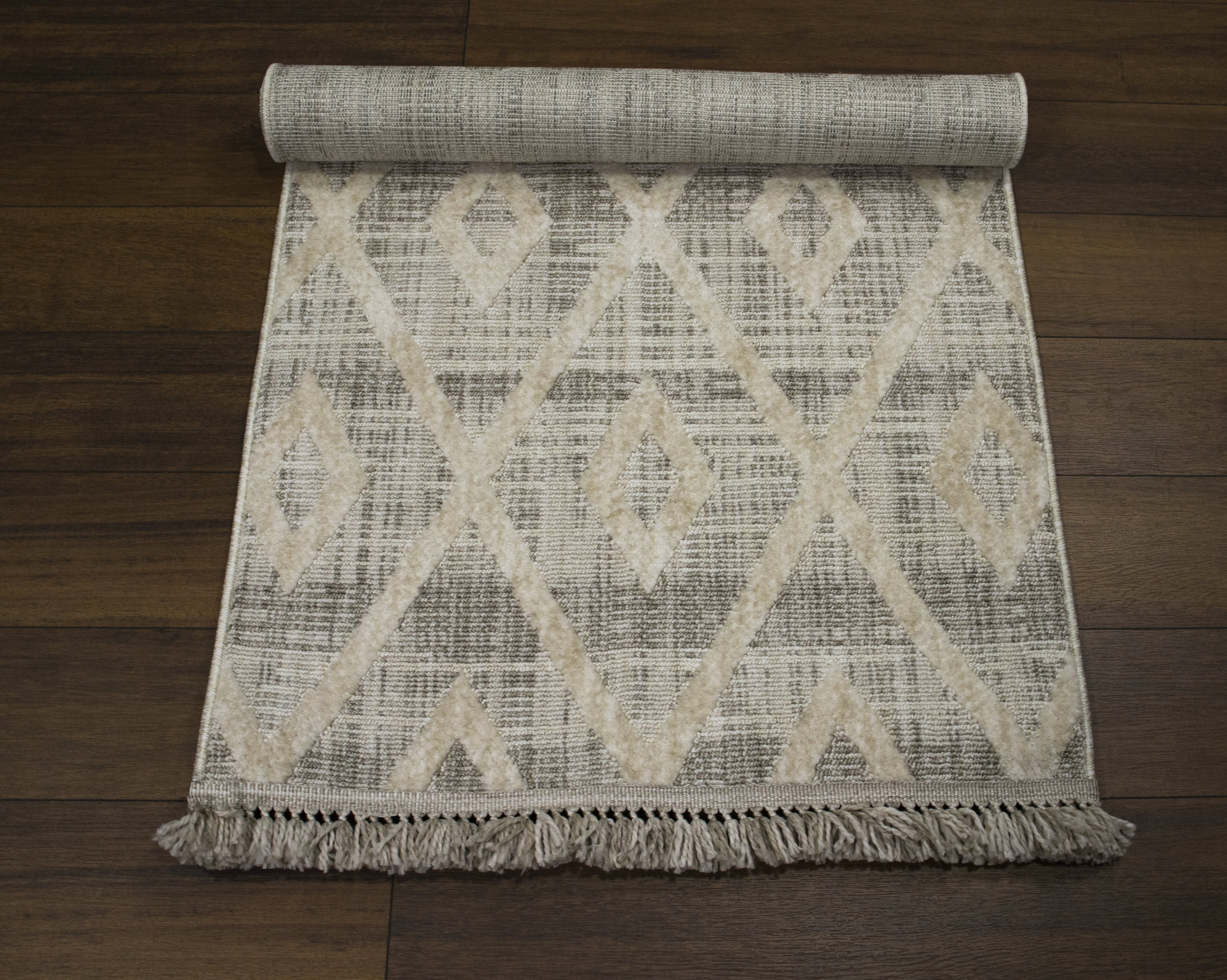 Yonca Seri İskandinav Bej Piramit Desenli Makine Dokuma Taban Modern Salon Halısı 3091 | Sultan Halı