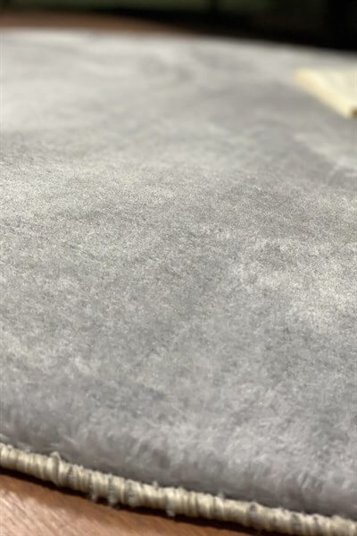 Gri Renkli Yumuşak Yüzeyli Kaydırmaz Yuvarlak Peluş Halı