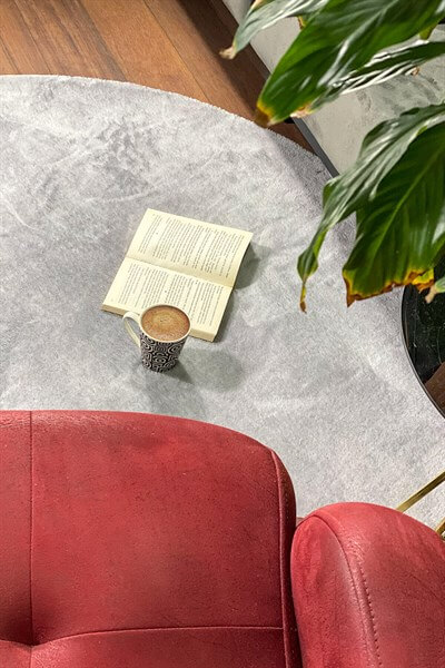 Gri Renkli Yumuşak Yüzeyli Kaydırmaz Yuvarlak Peluş Halı